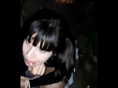 ❤️ Në rrugë penisi i fryrë në këmbim të karamele Video porno tek ne sq.pornmega.ru ❌️❤